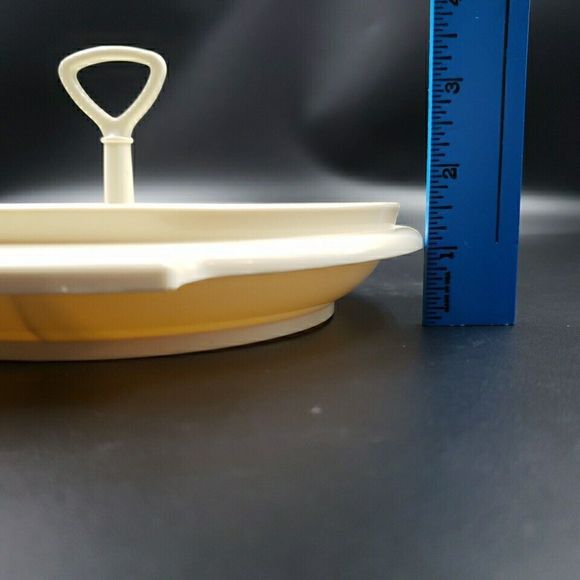 Tupperware Suzette Veggie Divided Serving Dish Tray Handle 608 Almond Party - Picture 9 of 10
